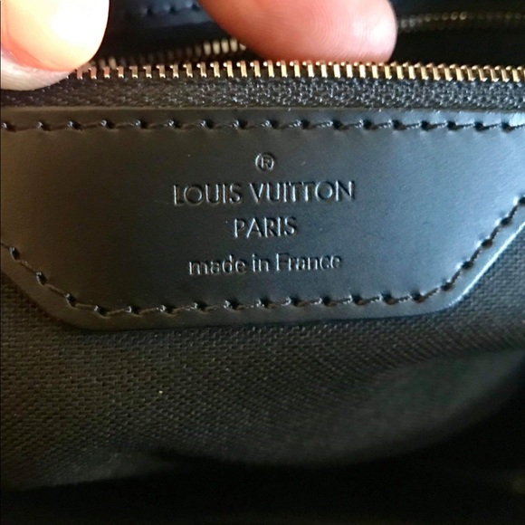 (SOLD) Auth Louis Vuitton Men’s Leoh Messenger Bag - Picture 3 of 8